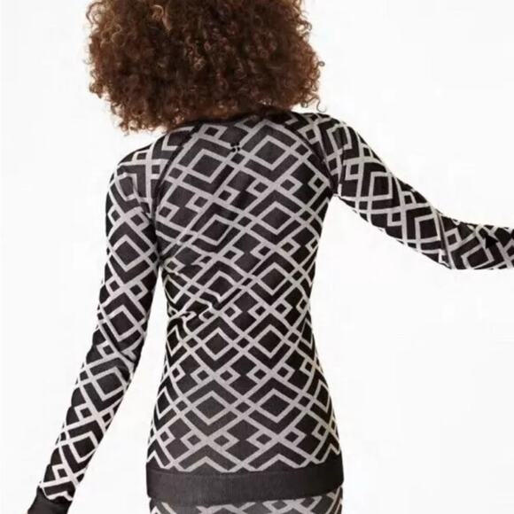 Sweaty Betty Large Geometric Black and Gray Long Sleeve Ski Base Layer Top. - Picture 2 of 4